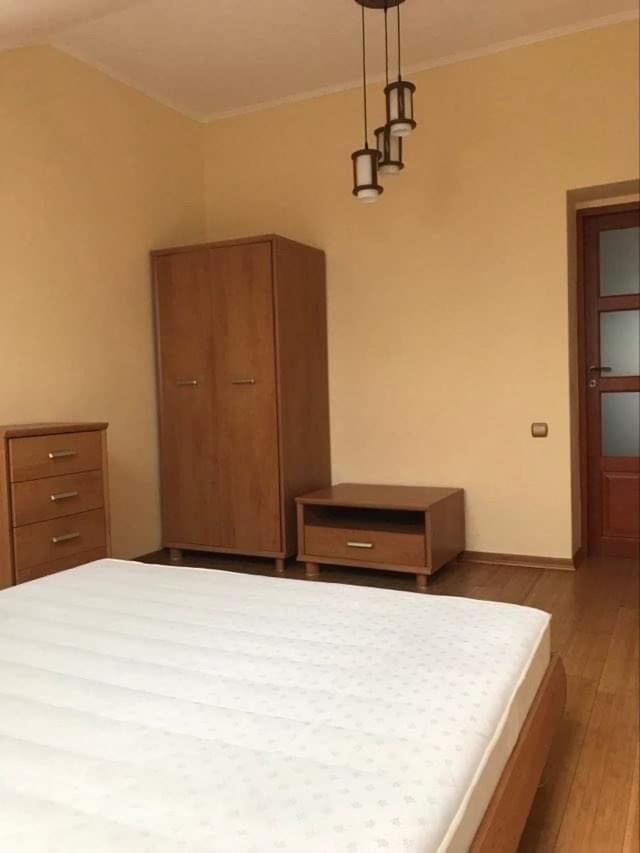 затишна в спальному районі Apartment